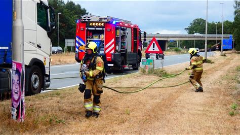 Brandweer Met Spoed Opgeroepen Voor Vrachtwagentrailer Met Vastgelopen