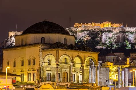 Paseo Nocturno Por Plaka Y Monastiraki Atenas Civitatis