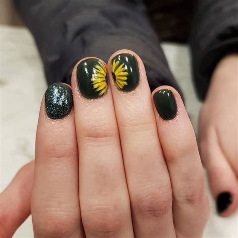 Cute Yellow Sunflower Nail Designs For