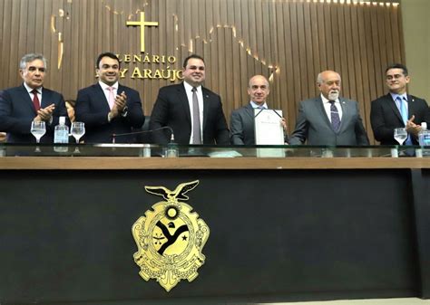 Presidente Do Tce Am Recebe Medalha Ruy Ara Jo Concedida Pela Aleam