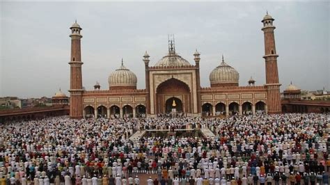 Travel Tips Delhi Most Famous Mosque Where You Can Offer Eid Prayer Check List Here In Hindi