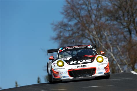 KÜS Team75 Bernhard beim 24 Stunden Rennen auf dem Nürburgring