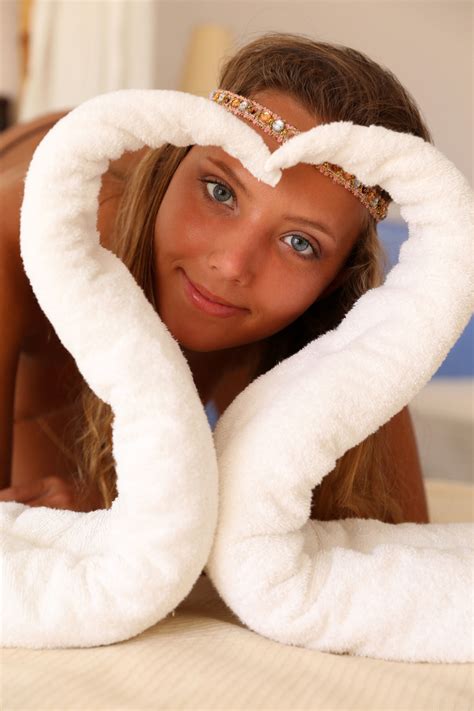 Tanned Beauty Mango A Strips Her Panties Off And Poses Naked On The Bed Coedcherry