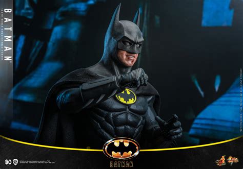 Hot Toys Batman 1989 1 6th Scale Batman Collectible Figure