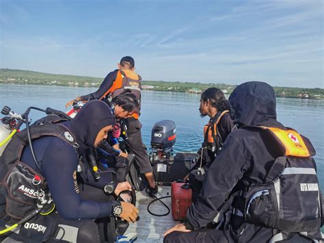 Tim Sar Selamatkan Penumpang Kapal Tenggelam Di Teluk Mawangsaka Deras