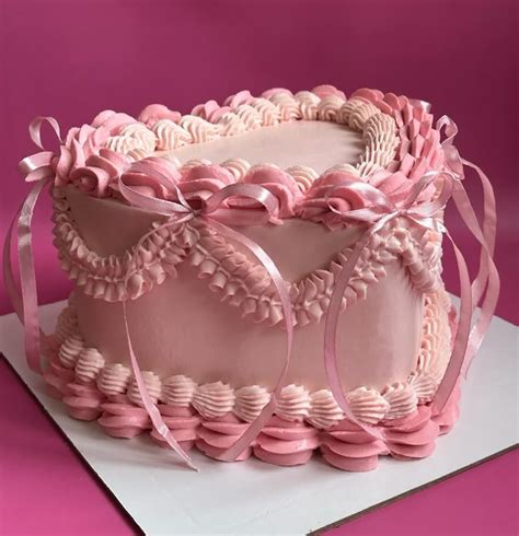 Пин от пользователя Nannda на доске Bolos | Торт с рюшами, Тематические ...