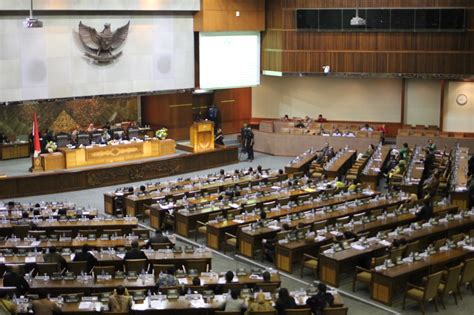 Meningkatkan Efektivitas Fungsi Legislasi Indonesian Parliamentary Center