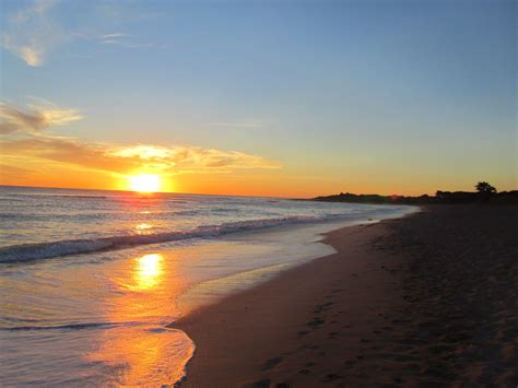 Viajando Como Una Pluma Puesta De Sol En Playa De Zahora C Diz