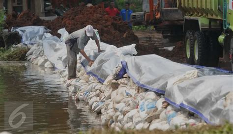 Cegah Banjir Susulan Tanggul Kembali Dibangun Di Perumahan Pantai