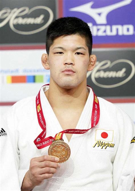 男子73キロ級で優勝し、金メダルを手にする大野 ― スポニチ Sponichi Annex スポーツ