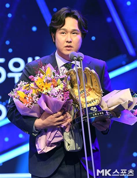 최정 8번째 황금장갑 역대 3루수 최다 1위 등극 골든글러브 매일경제