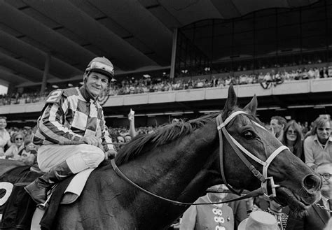 Horse racing's Triple Crown winners - CBS News