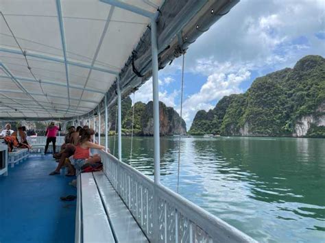 Phuket James Bond eiland per grote boot met kanoën in de zeegrot