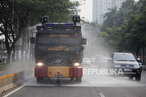 Pemprov DKI Akan Semprotkan Air Dari Atas Gedung Untuk Kurangi Polusi