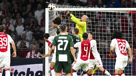 Berliner Tageszeitung E League Portiere Ajax Eroe In Una Serie