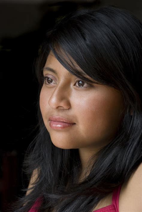 Muchacha Bastante Latina Foto De Archivo Imagen De Negro 10754796