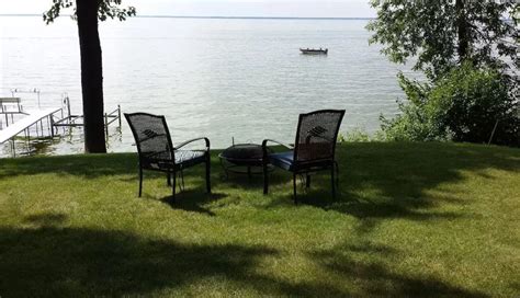 12 Finest Lakefront Cabins For Rent In Wisconsin - Paulina on the road