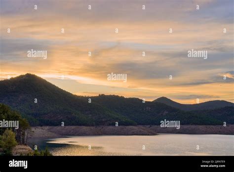 Itoiz Dam Hi Res Stock Photography And Images Alamy