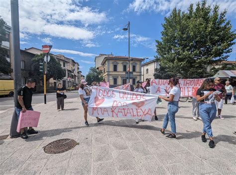 Bambina Scomparsa A Firenze La Madre Ingerisce Candeggina Il Mondo