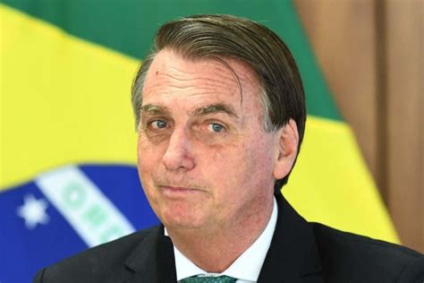 Bolsonaro Diz Que Família é Sagrada E Insinua Que Lgbtqi Vão Para O