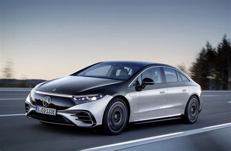 mercedes unveils    electric eqs flagship  detroit bureau