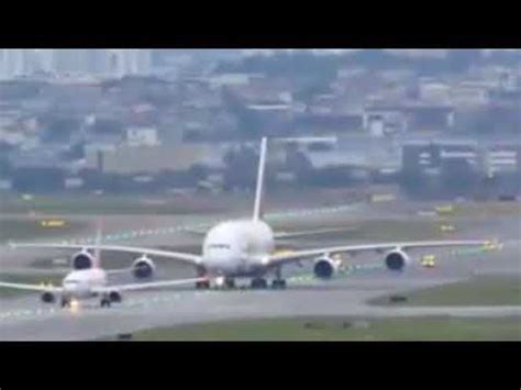 Airbus A380 800 vs Boeing 737 800 size comparison - YouTube