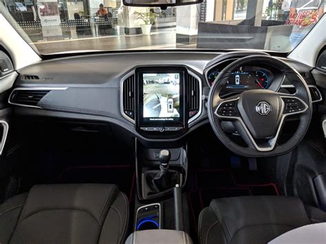 MG Hector Infotainment System gets Improved Voice Assist » MotorOctane