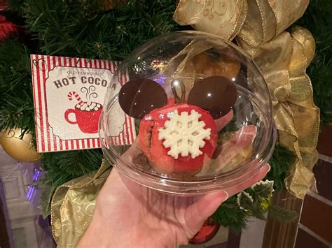 REVIEW Mickey Mousse Ornament Treat From Mickeys Very Merry Christmas