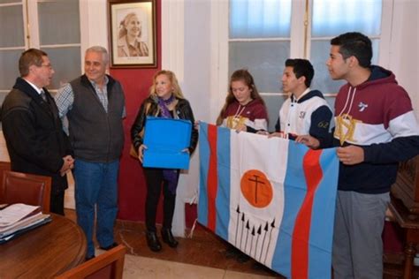 Fabián Ríos entregó la Bandera de la Ciudad al colegio Gral San Martín