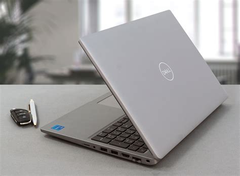 LaptopMedia » Top 5 reasons to BUY or NOT to buy the Dell Latitude 15 5520