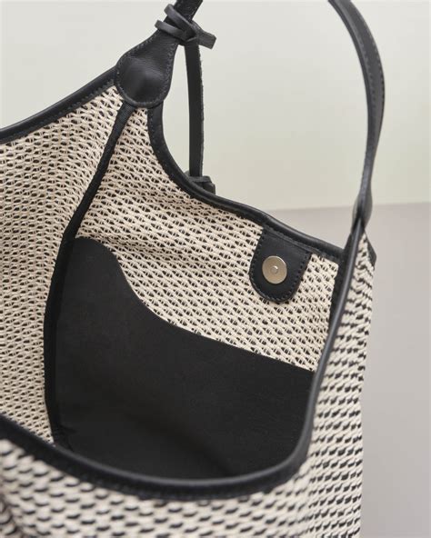 Borsa A Spalla In Raffia Intrecciata Nera E Bianca Con Profili In Pelle