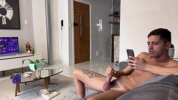 Pillé a mi primo masturbándose y caí de cara XVIDEOS