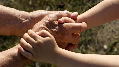 Senioren So könnt ihr alten Menschen helfen GEOLINO