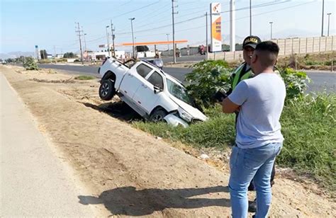 Chofer De Camioneta Pierde Control E Impacta Contra Buz N De