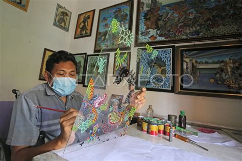 Kerajinan Lukis Kaca Cirebon Antara Foto