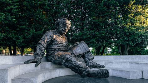 Albert Einstein Memorial: Washington DC Guide & Photos