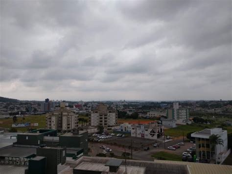 Quinta feira terá temperaturas amenas e pancadas de chuva em Criciúma