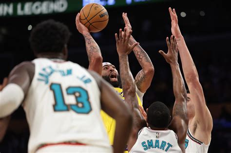 Lebron James Lakers Rally Past Grizzlies To Remain Unbeaten At Home