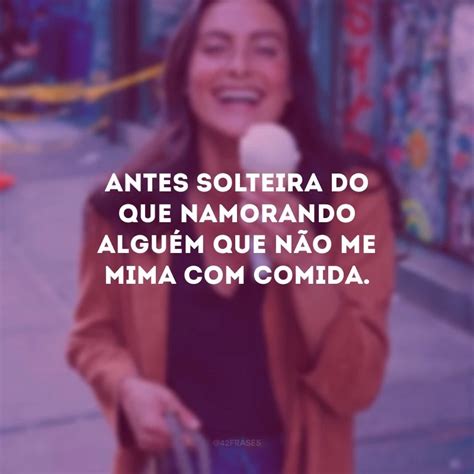 30 frases de solteira engraçadas que carregam a leveza da solitude