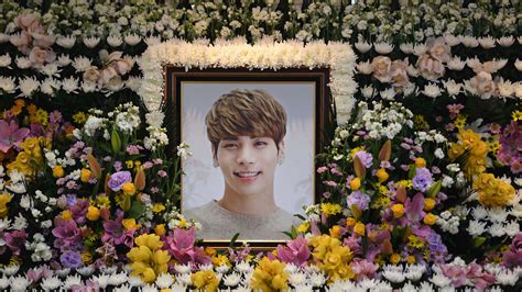 Fans Mourn Kim Jong Hyun A K Pop Singer Whose Style Was Instantly