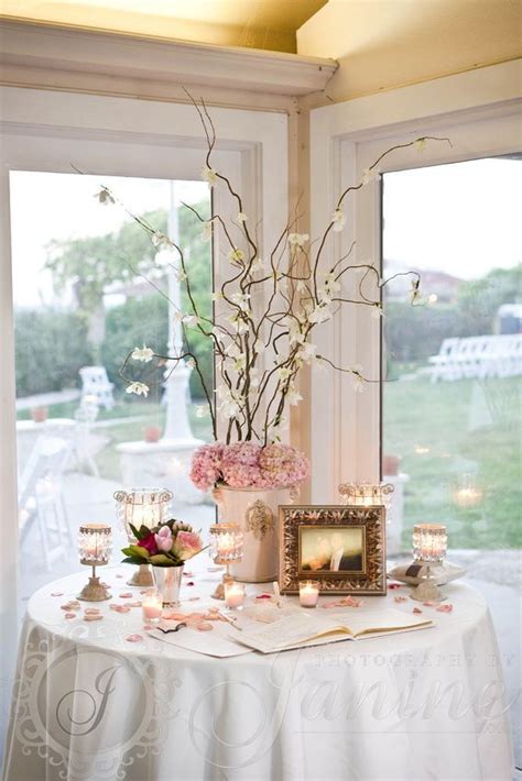 Sign In Table Wedding A Fun Way To Welcome Your Guests The Fshn