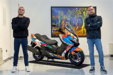 Suzuki Arthletes Asta Di Beneficenza Per Un Burgman Unico News