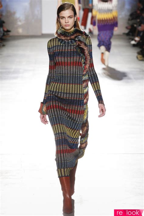 Длинный шарф – тренд моды сезона: Мода и стиль - мода на Relook.ru