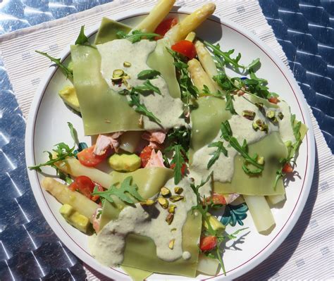 De Volkskeuken Asperge Pastasalade Met Zalm Avocado En Rucola De