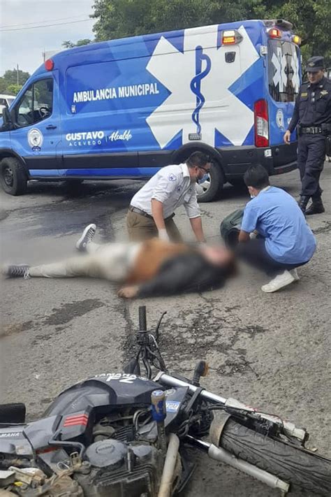 Motociclista falleció al sobrepasar por la derecha e impactar con