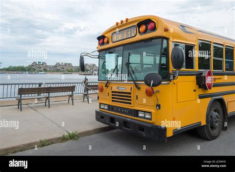 Canada Quebec School Bus Banque Dimage Et Photos Alamy