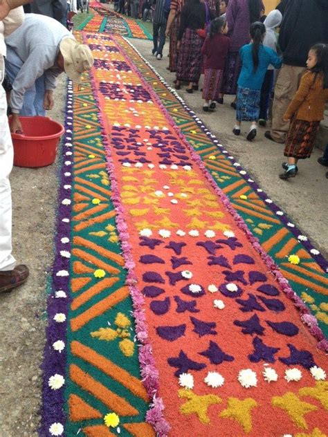 Alfombras De Aserr N Y Flores Para La Procesi N De Corpus Christi El E