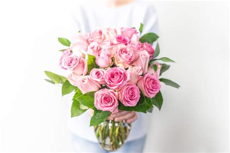 Are Pink Roses Ok for Valentine's Day?