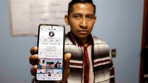 Maestro Se Vuelve Viral Por Ense Ar N Huatl En Tiktok Video N