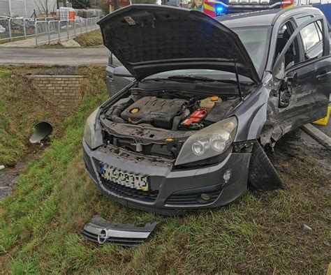 Jedna Osoba Poszkodowana W Wypadku Na Dk W Lasocicach Ko O Leszna